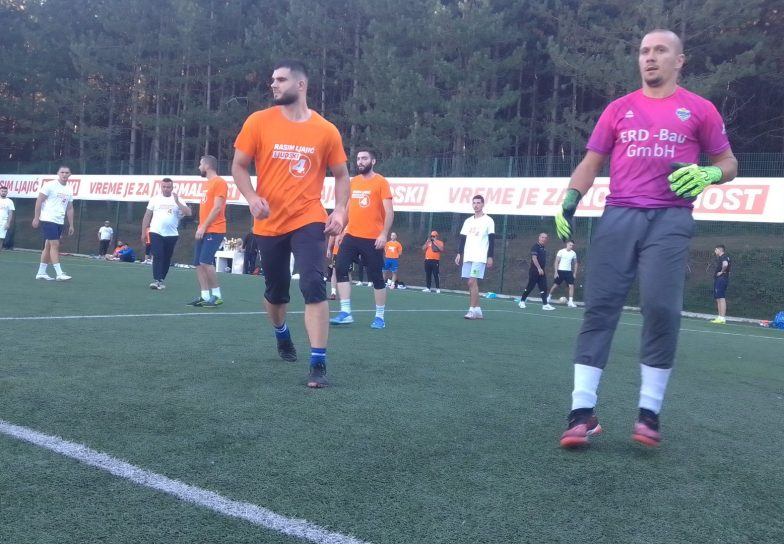Ljajić: Ovoliki broj ljudi danas na sportskom turniru u Borićima daje snagu da budemo još uspješniji Ljajić: Ovoliki broj ljudi danas na sportskom turniru u Borićima daje snagu da budemo još uspješniji