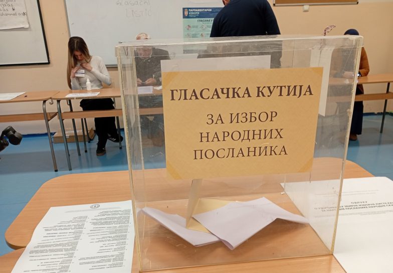 Do 11 sati glasalo 27,3 posto birača u Srbiji