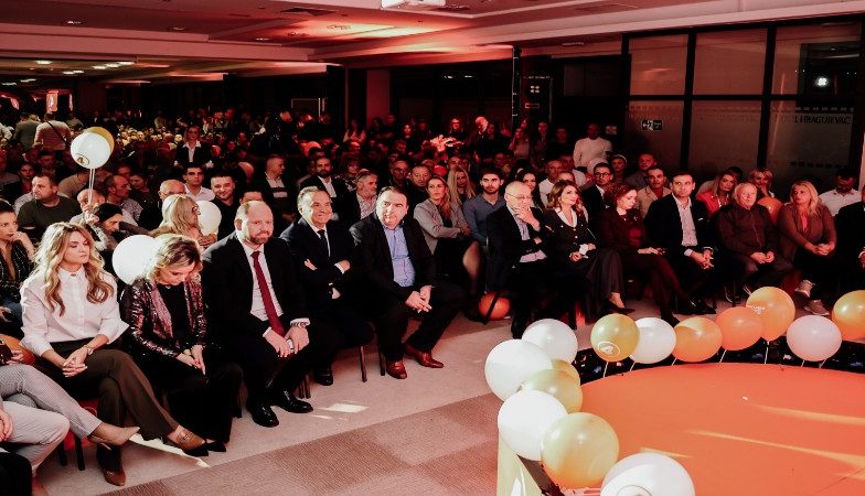 Kragujevac uz “Ljudski”, velika podrška listi Rasima Ljajića (FOTO) Kragujevac uz “Ljudski”, velika podrška listi Rasima Ljajića (FOTO)
