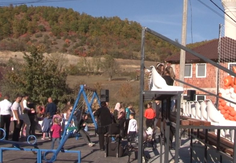 Svečano otvoreno dječije igralište i sportski tereni u Crnovršanima Svečano otvoreno dječije igralište i sportski tereni u Crnovršanima