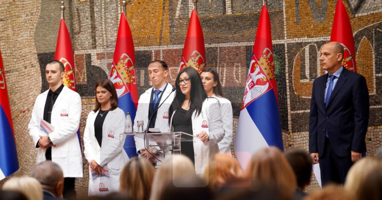 Najuspešniji mladi medicinari dobili posao i priliku za stručno usavršavanje Najuspešniji mladi medicinari dobili posao i priliku za stručno usavršavanje