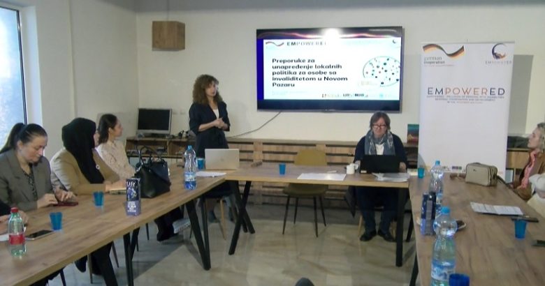 U Novom Pazaru održan dijalog o unapređenju položaja osoba sa invaliditetom U Novom Pazaru održan dijalog o unapređenju položaja osoba sa invaliditetom
