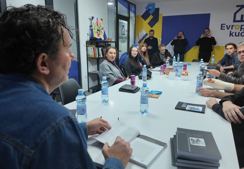 Enes Halilović govorio o novom broju časopisa „Sent“ posvećenom konjima u književnosti Enes Halilović govorio o novom broju časopisa „Sent“ posvećenom konjima u književnosti
