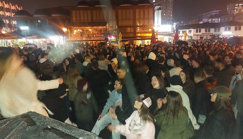Slavlje u Novom Pazaru zbog pobede liste “Studenti pobeđuju” na izborima Slavlje u Novom Pazaru zbog pobede liste “Studenti pobeđuju” na izborima