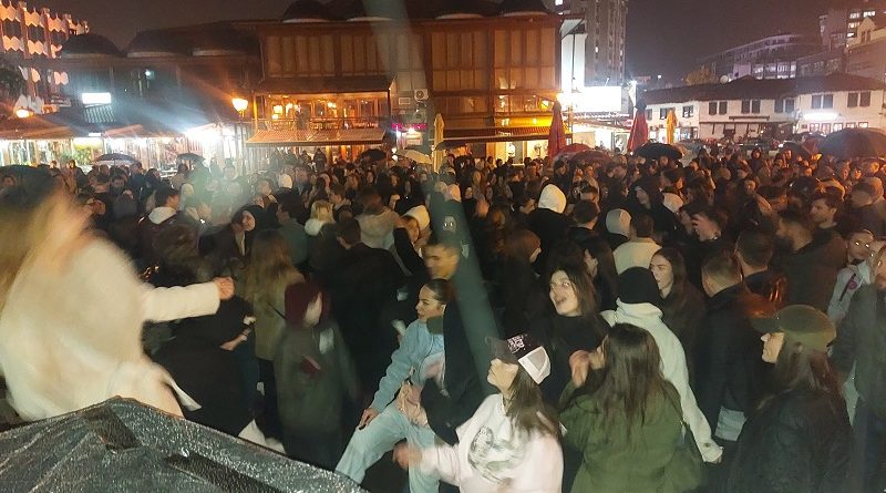 Slavlje u Novom Pazaru zbog pobede liste “Studenti pobeđuju” na izborima Slavlje u Novom Pazaru zbog pobede liste “Studenti pobeđuju” na izborima