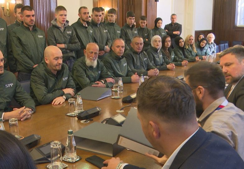 Predata lista Usame Zukorlić – „ Pokret za ujedinjenje Bošnjaka“ za izbore za BNV Predata lista Usame Zukorlić – „ Pokret za ujedinjenje Bošnjaka“ za izbore za BNV