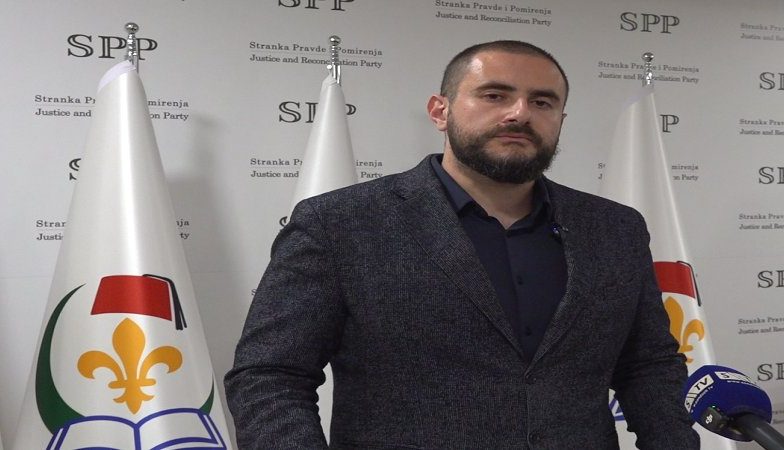 Zukorlić: Bošnjačka politika je stradala u polarizaciji Zukorlić: Bošnjačka politika je stradala u polarizaciji